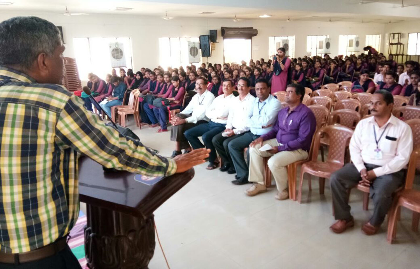 ‘ಪ್ರಕೃತಿಯಿಂದಲೇ ನೇರ ಪರಿಸರ ಜ್ಞಾನ ಸಂಪಾದಿಸಿ’